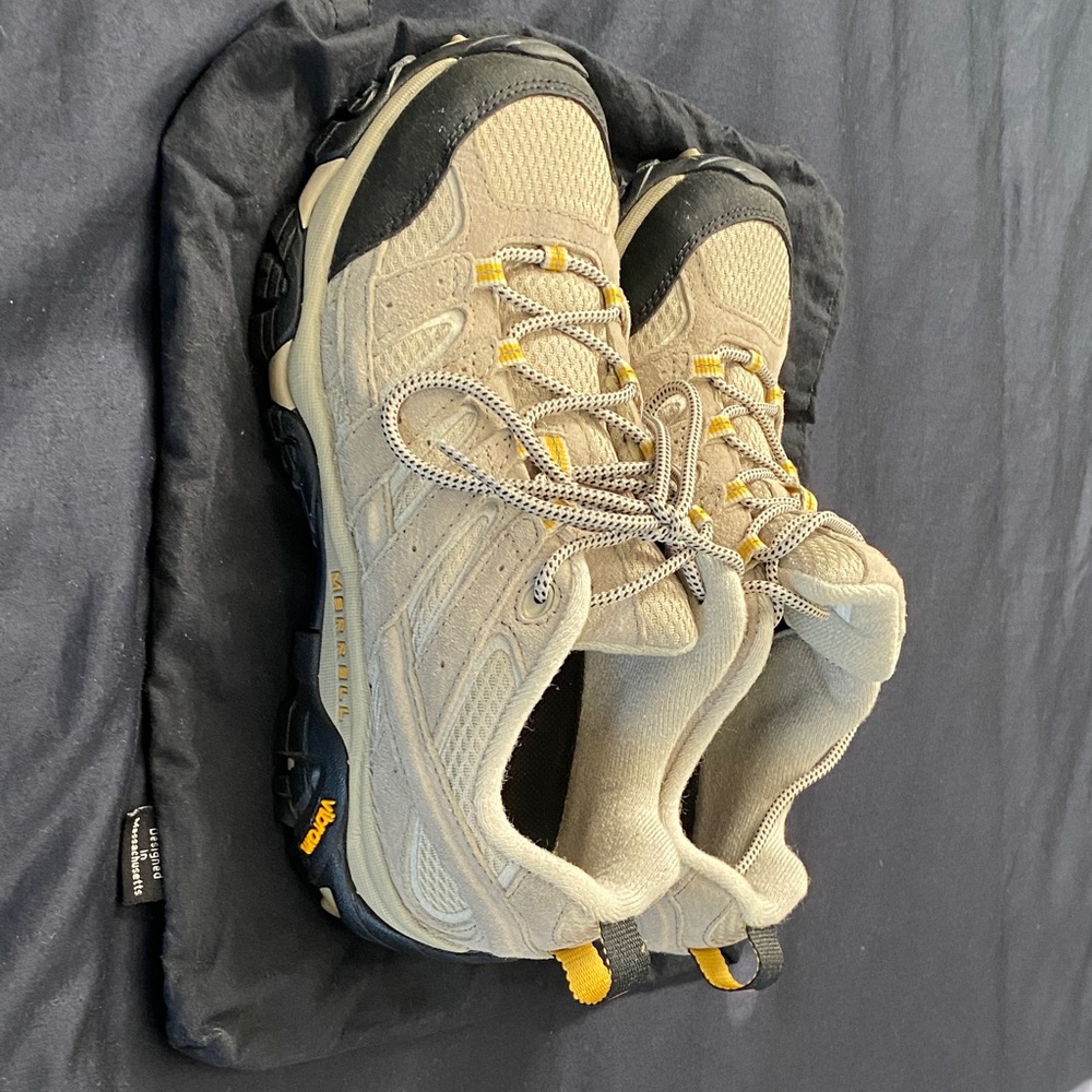 Merrell Moab Tan and Black Outdoor Shoes - Picture 4 of 9